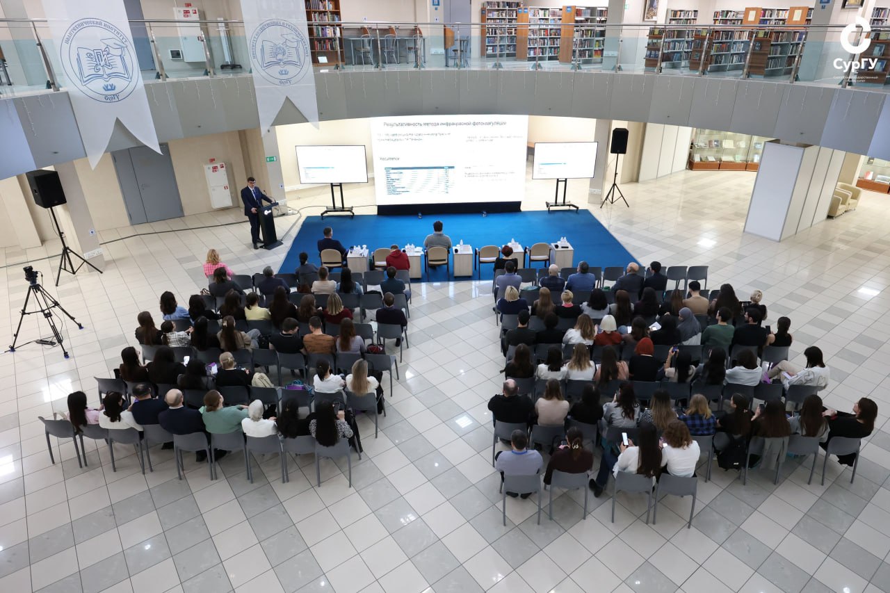 📍В Сургуте на площадках Сургутской окружной клинической больницы и СурГУ 21-22 марта прошла IX Межрегиональная научно-практическая конференция с международным участием «Актуальные вопросы диагностики, лечения и реабилитации больных с заболеваниями ободочной и прямой кишки».   🇧🇾С приветственным словом и докладом «Служба помощи стомированным больным в Республике Беларусь» выступил главный внештатный проктолог Министерства здравоохранения Республики Беларусь, главный врач УЗ «ВОКСЦ», д.м.н., профессор Валерий Ларионович Денисенко.   🔝Мероприятие собрало ведущих колопроктологов, онкологов, гастроэнтерологов, стоматерапевтов и хирургов из Москвы, Санкт-Петербурга, Витебска, Луганска, Перми, Ростова-на-Дону, Самары, Сургута, Тюмени, Уфы, Ханты-Мансийска и других городов России.  ✔️В конференции приняли участие более двухсот специалистов.